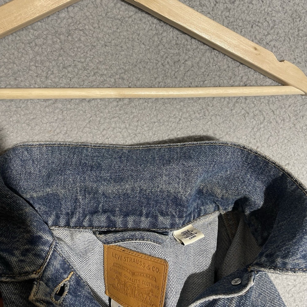 Levis Premium Jacket Men’s Medium Blue Denim Trucker Distressed Coat Big E - Picture 9 of 14